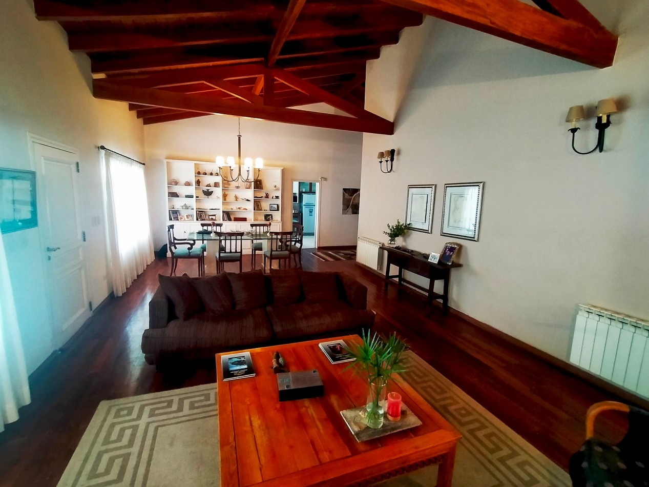 Casa en Venta con Gran Parque de 2 Hectareas Forestadas. Lugar Exclusivo