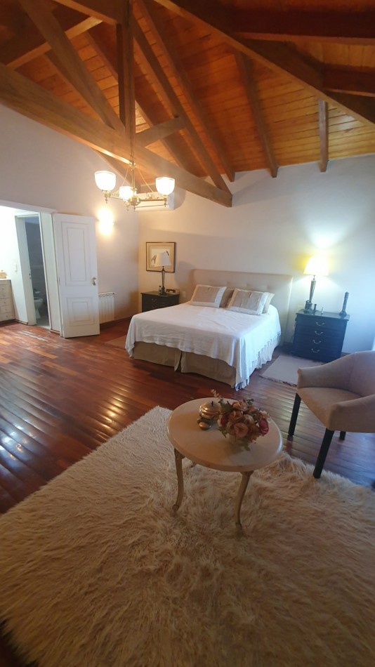 Casa en Venta con Gran Parque de 2 Hectareas Forestadas. Lugar Exclusivo