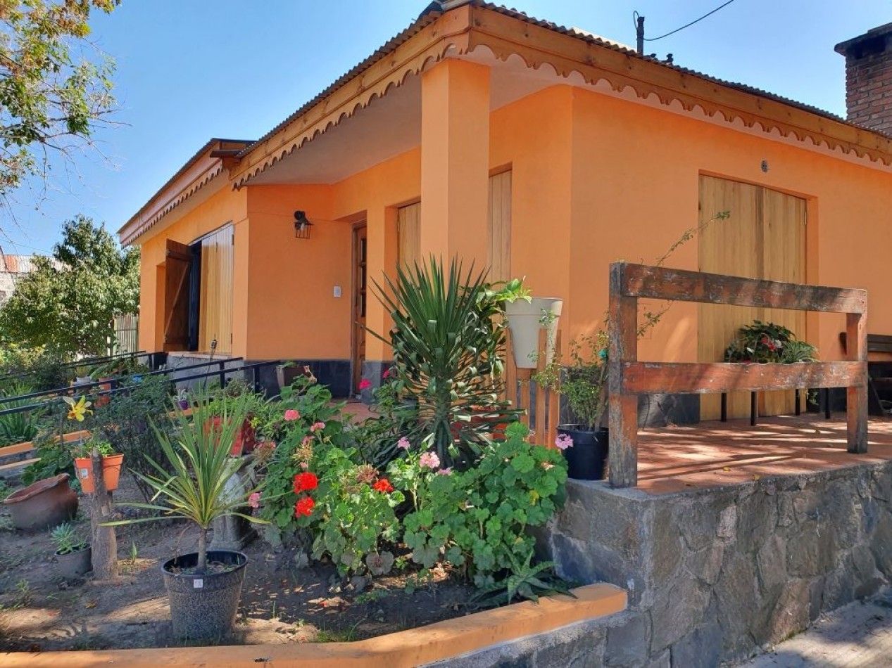 Casa Venta con Departamento Anexo De Dos Dormitorios Santa Rosa De Calamuchita Excelente Ubicacion Gas Natural Agua Luz Escritura 