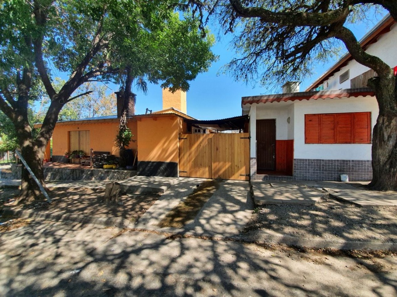 Casa Venta con Departamento Anexo De Dos Dormitorios Santa Rosa De Calamuchita Excelente Ubicacion Gas Natural Agua Luz Escritura 