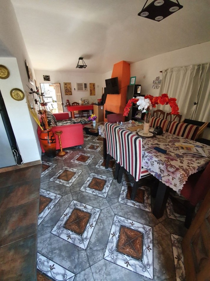 Casa Venta con Departamento Anexo De Dos Dormitorios Santa Rosa De Calamuchita Excelente Ubicacion Gas Natural Agua Luz Escritura 