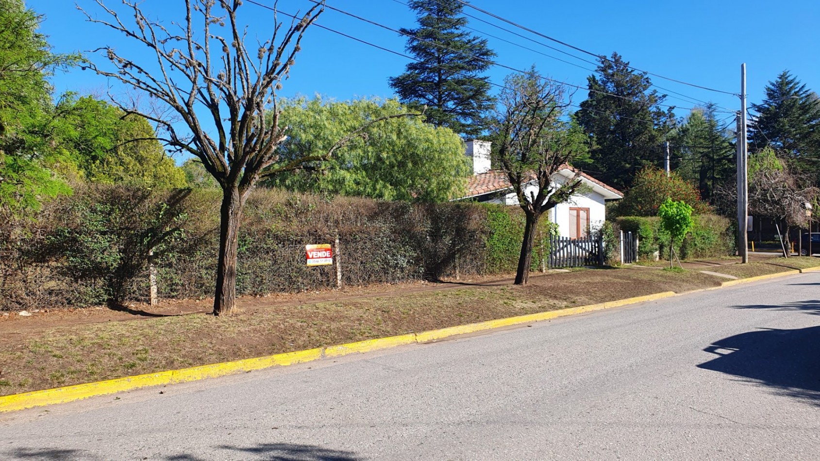 Casa Venta Villa General Belgrano a 150 metros Centro Esquina Comercial Apto Desarrollo Locales y Departamentos Todos los Servicios. 