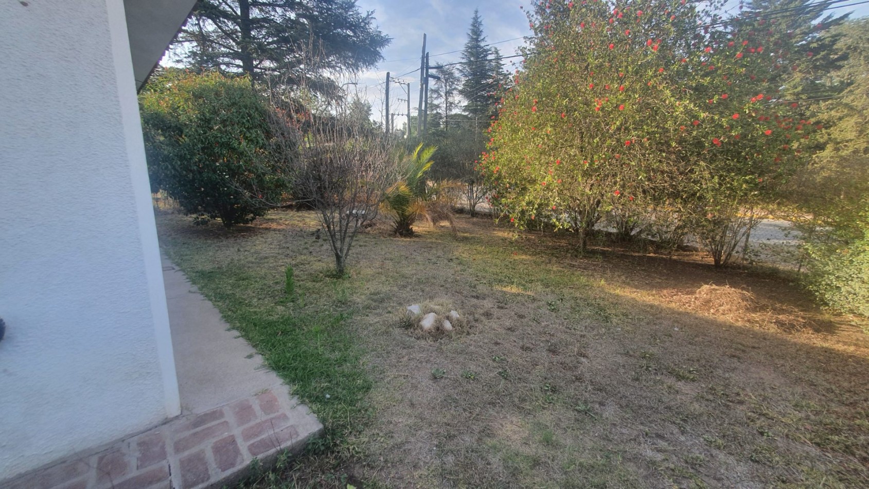 Casa Venta Villa General Belgrano a 150 metros Centro Esquina Comercial Apto Desarrollo Locales y Departamentos Todos los Servicios. 