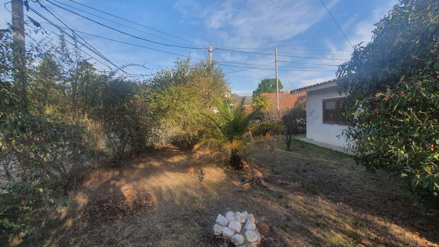 Casa Venta Villa General Belgrano a 150 metros Centro Esquina Comercial Apto Desarrollo Locales y Departamentos Todos los Servicios. 