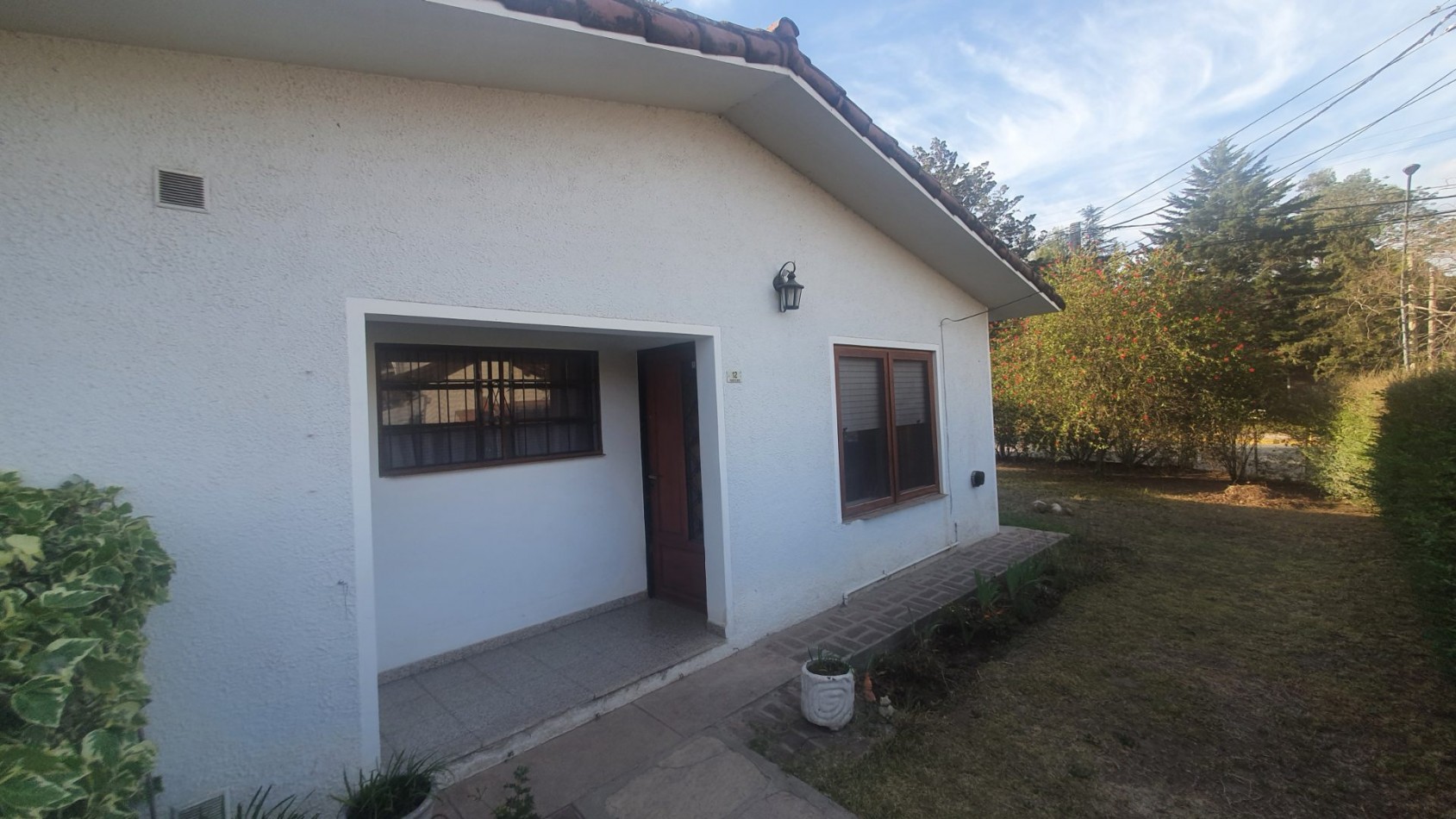 Casa Venta Villa General Belgrano a 150 metros Centro Esquina Comercial Apto Desarrollo Locales y Departamentos Todos los Servicios. 
