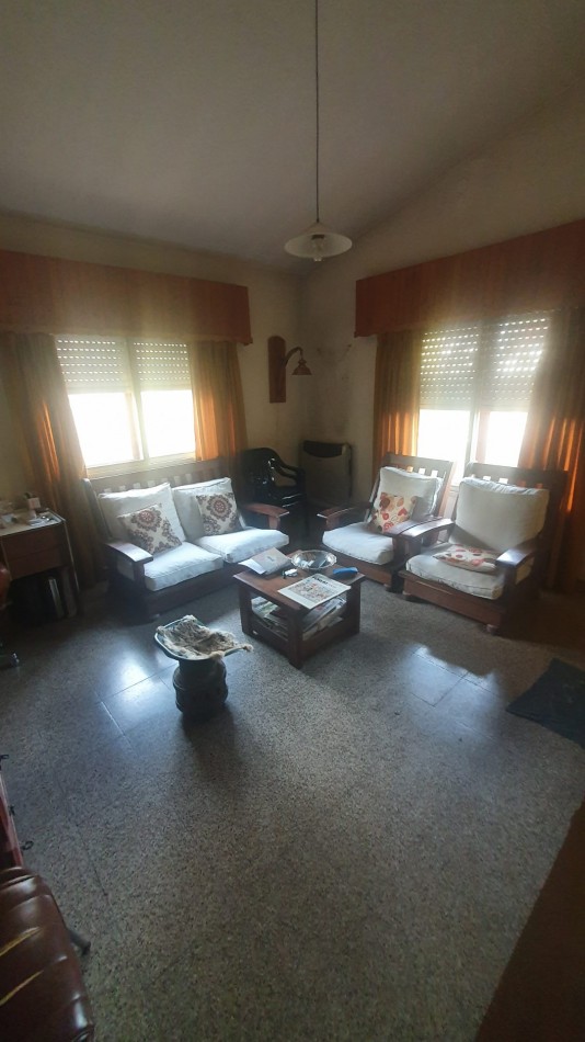 Casa Venta Villa General Belgrano a 150 metros Centro Esquina Comercial Apto Desarrollo Locales y Departamentos Todos los Servicios. 