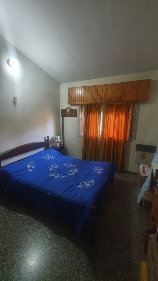 Casa Venta Villa General Belgrano a 150 metros Centro Esquina Comercial Apto Desarrollo Locales y Departamentos Todos los Servicios. 