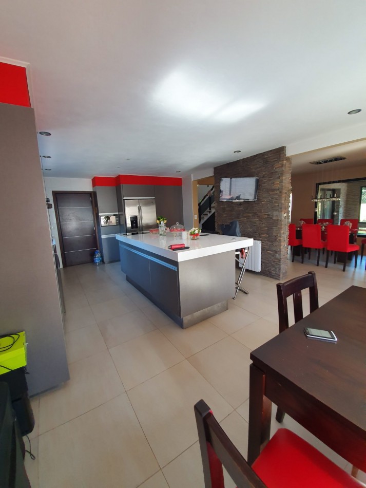 Casa Venta 5 Dormitorios Baños Piscina interior bodega Santa Rosa De Calamuchita