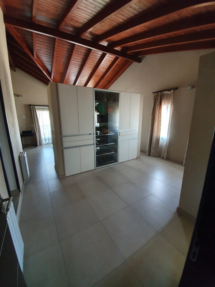Casa Venta 5 Dormitorios Baños Piscina interior bodega Santa Rosa De Calamuchita