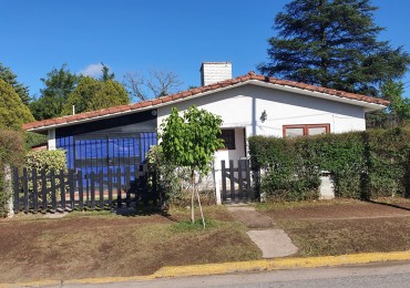 Casa Venta Villa General Belgrano a 150 metros Centro Esquina Comercial Apto Desarrollo Locales y Departamentos Todos los Servicios. 
