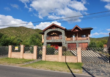 Casa Venta 5 Dormitorios Baños Piscina interior bodega Santa Rosa De Calamuchita